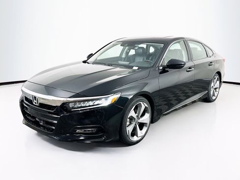 Used 2018 Honda Accord Touring image 3