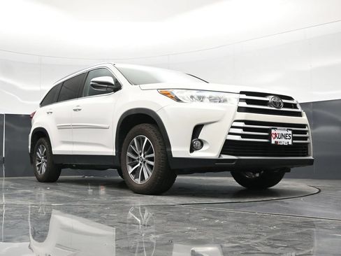 Used 2019 Toyota Highlander XLE AWD/4WD image 55