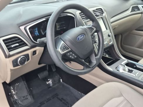 Used 2020 Ford Fusion SE FWD image 2