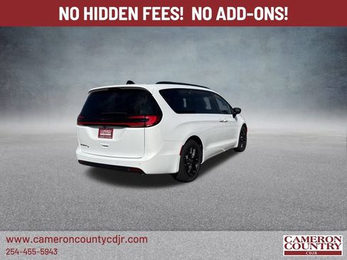 New 2026 Chrysler Pacifica Select w/ S Appearance Package FWD image 3