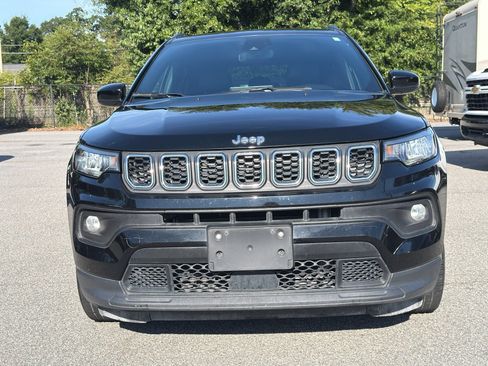 Used 2024 Jeep Compass Latitude AWD/4WD image 30