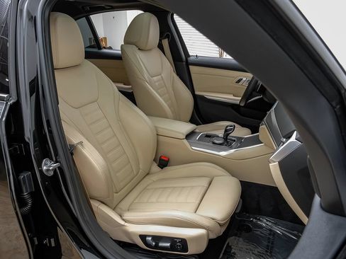 Used 2019 BMW 330i Sedan w/ M Sport Package RWD image 37