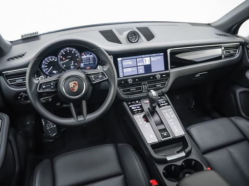Certified 2025 Porsche Macan image 19
