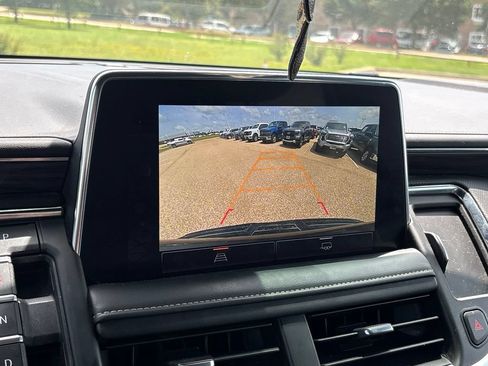 Used 2023 GMC Yukon SLT AWD/4WD image 11