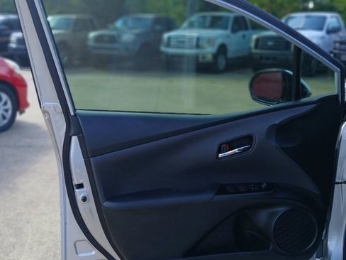 Used 2020 Toyota Prius LE image 16