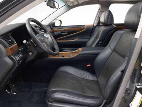 Used 2011 Lexus LS 460 w/ Sport Pkg RWD image 26