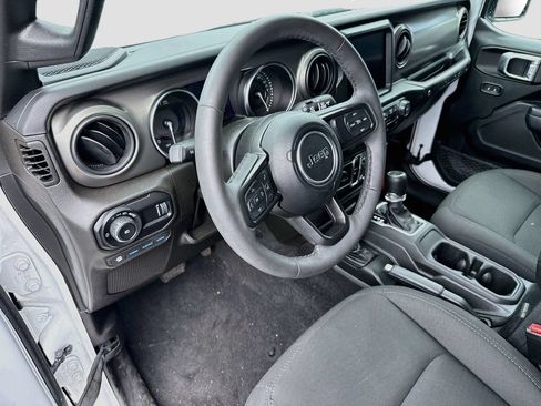 Used 2023 Jeep Wrangler Unlimited w/ Sun & Screen Package AWD/4WD image 10