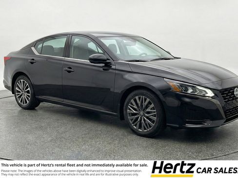 Used 2025 Nissan Altima 2.5 SV image 1