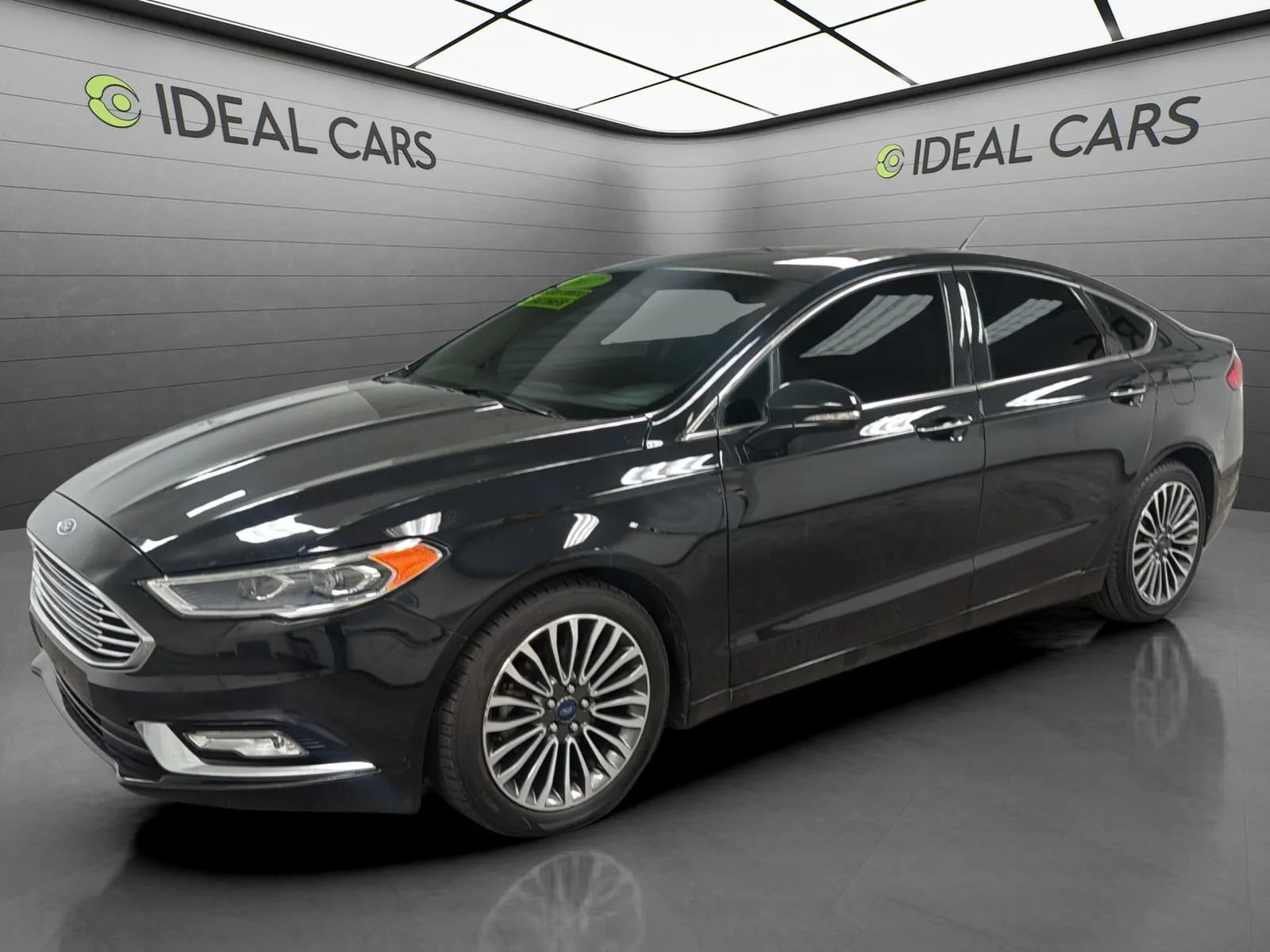 Used 2017 Ford Fusion SE w/ Fusion SE Technology Package FWD image 1