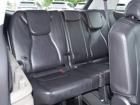 Used 2025 Kia Carnival FWD image 26