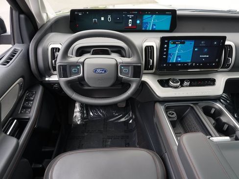 Used 2025 Ford Expedition Active AWD/4WD image 20
