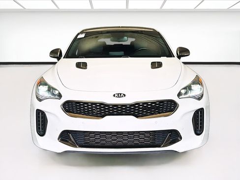 Used 2018 Kia Stinger GT1 image 2