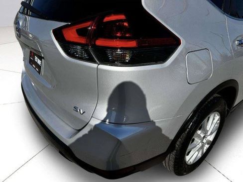 Used 2018 Nissan Rogue SV FWD image 16