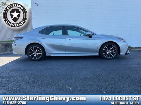 Used 2023 Toyota Camry SE image 6