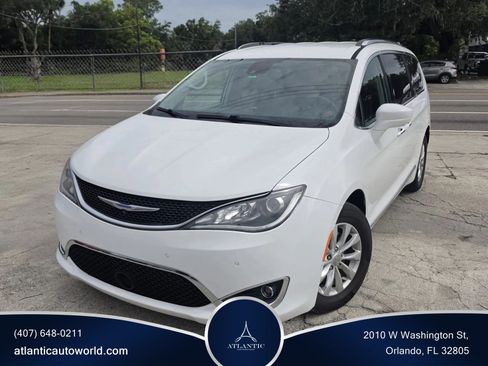 Used 2018 Chrysler Pacifica Touring-L w/ Advanced Safetytec Group FWD image 1