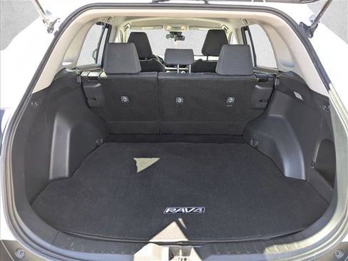 Used 2019 Toyota RAV4 LE w/ Carpet Mat Package image 6
