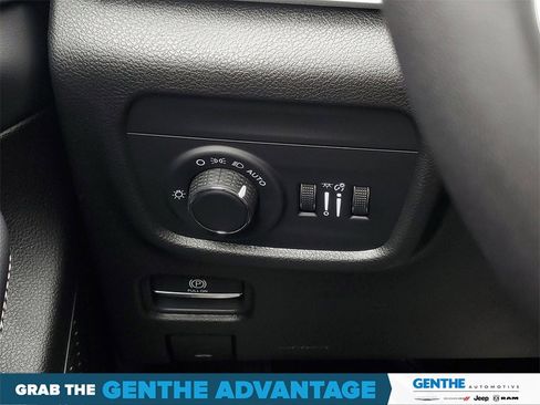 New 2025 Jeep Grand Cherokee L Altitude image 14