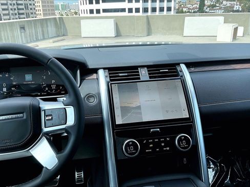 New 2026 Land Rover Discovery Dynamic SE AWD/4WD image 11