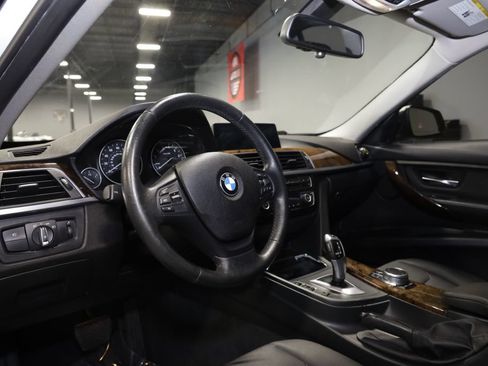 Used 2017 BMW 320i xDrive Sedan AWD/4WD image 16