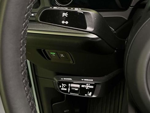 Certified 2025 Porsche Cayenne Coupe image 42