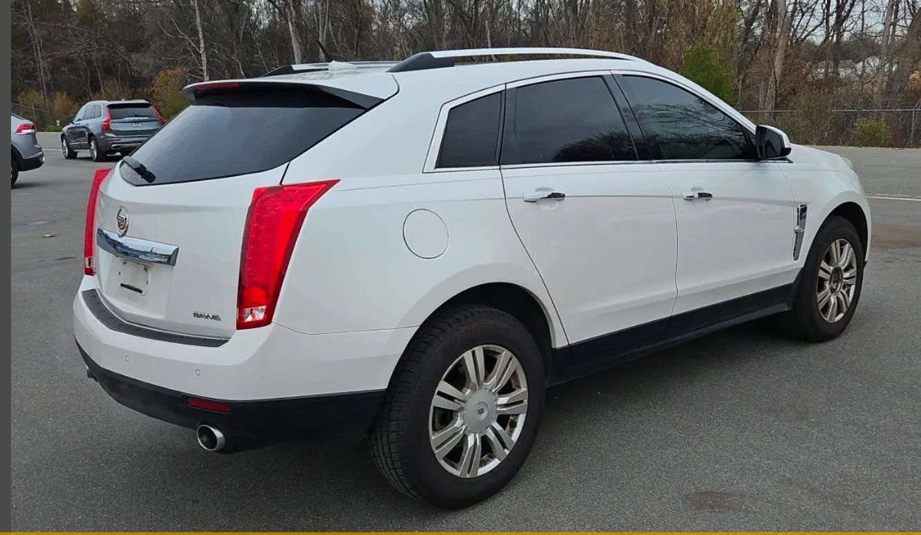Used 2011 Cadillac SRX Luxury FWD image 3