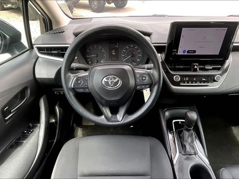 Used 2023 Toyota Corolla LE image 6