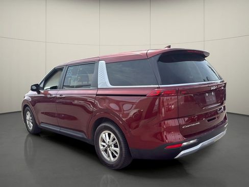 Used 2022 Kia Carnival LX image 5