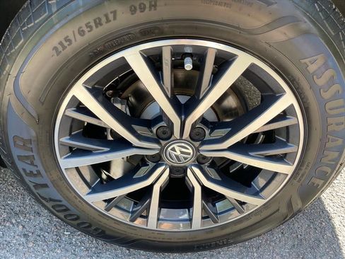 Used 2020 Volkswagen Tiguan SE FWD image 10