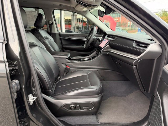 Used 2023 Jeep Grand Cherokee L Limited w/ Luxury Tech Group II AWD/4WD image 31
