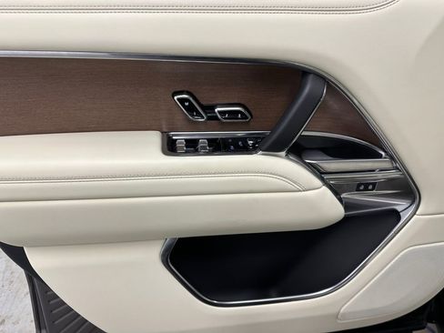 Used 2023 Land Rover Range Rover SE image 16