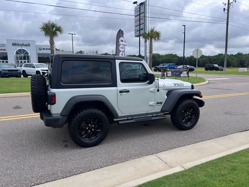 Used 2022 Jeep Wrangler Sport AWD/4WD image 6