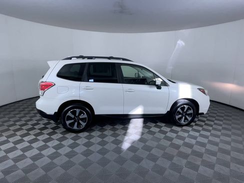 Used 2017 Subaru Forester 2.5i Premium w/ All-Weather Package image 9