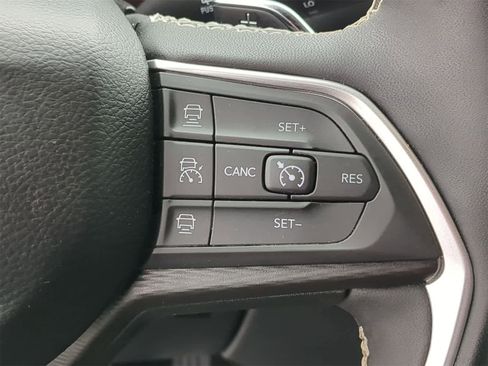 Certified 2024 Jeep Grand Cherokee Altitude image 31