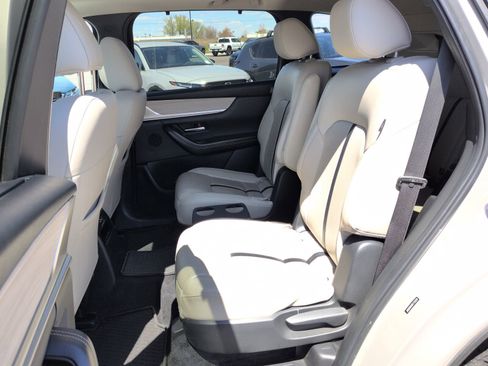 Used 2024 MAZDA CX-90 Plug-In Hybrid w/ Preferred AWD/4WD image 10
