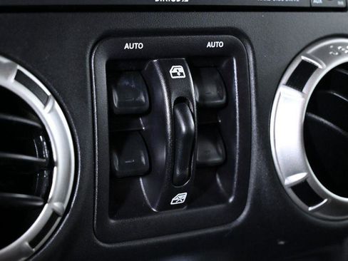 Used 2016 Jeep Wrangler Unlimited Sahara image 22