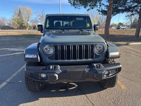 Used 2025 Jeep Gladiator Sport image 4