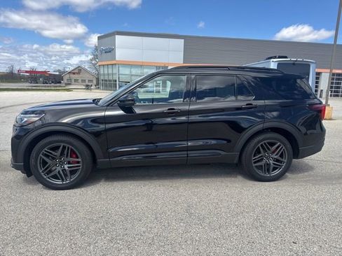 Used 2025 Ford Explorer ST w/ Sun And Sound Package AWD/4WD image 6