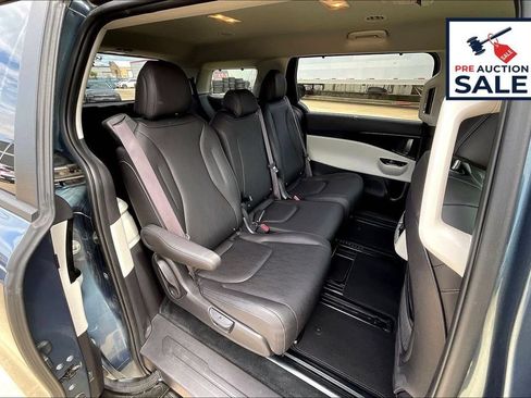Used 2024 Kia Carnival EX FWD image 26