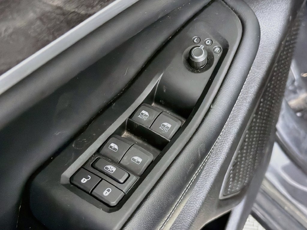 Used 2024 Jeep Grand Cherokee L Limited w/ Black Appearance Package RWD image 22