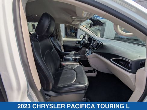 Used 2023 Chrysler Pacifica Touring-L FWD image 36