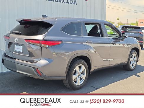 Used 2023 Toyota Highlander LE FWD image 7