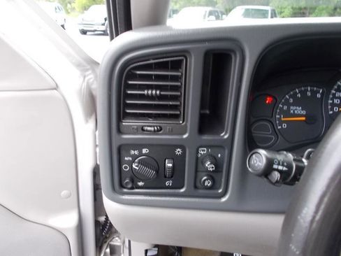 Used 2005 Chevrolet Tahoe Z71 w/ Preferred Equipment Group RWD image 31