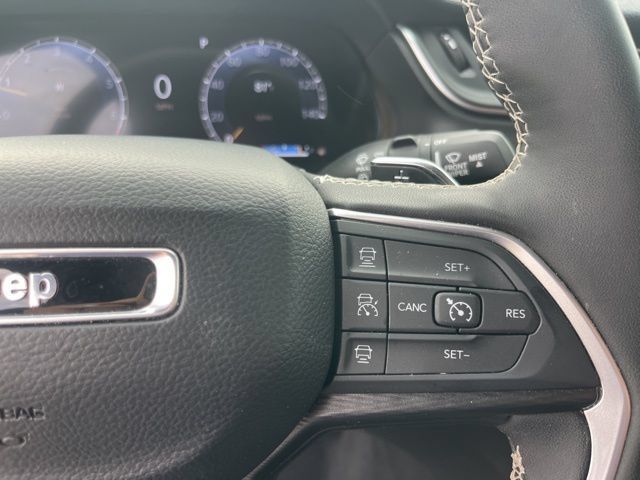 Used 2025 Jeep Grand Cherokee Altitude AWD/4WD image 20