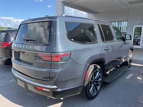 Used 2025 Jeep Wagoneer Series III w/ Premium Group I AWD/4WD image 3