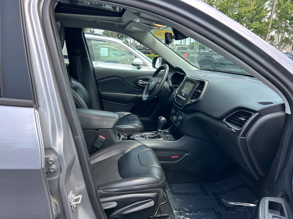 Used 2022 Jeep Cherokee Trailhawk w/ Sun, Sound & Nav Group AWD/4WD image 40
