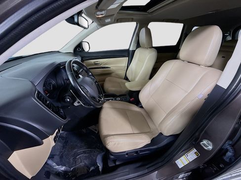 Used 2016 Mitsubishi Outlander GT image 21