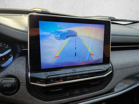 Used 2022 Jeep Compass Latitude image 18