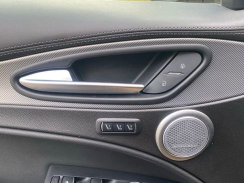 Used 2022 Alfa Romeo Stelvio Veloce image 20