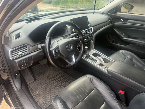 Used 2018 Honda Accord Touring image 3
