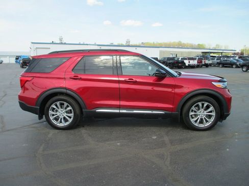 Used 2023 Ford Explorer XLT w/ Equipment Group 202A image 4